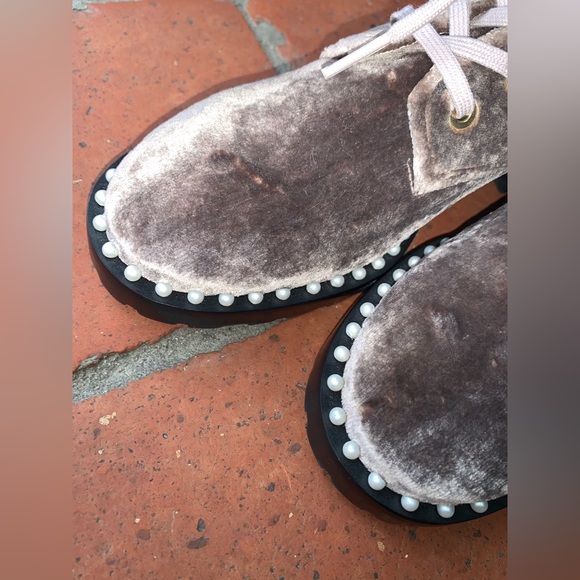 Stuart Weitzman Allie Pearl Bootie 5.5 - Picture 3 of 6